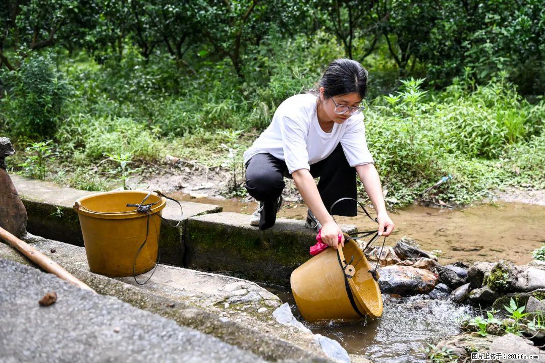 全网追的“扁担女孩”，找了一份暑假工，时薪12元 - 阿克苏生活资讯 - 阿克苏28生活网 aks.28life.com